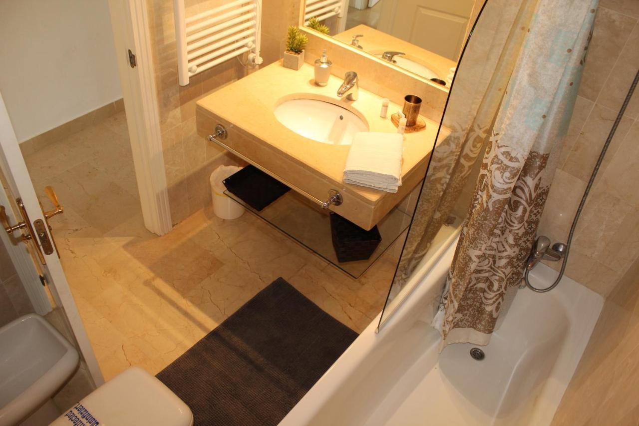 Apartment In El Presidente Beach Side New Golden Mile 에스테포나 외부 사진