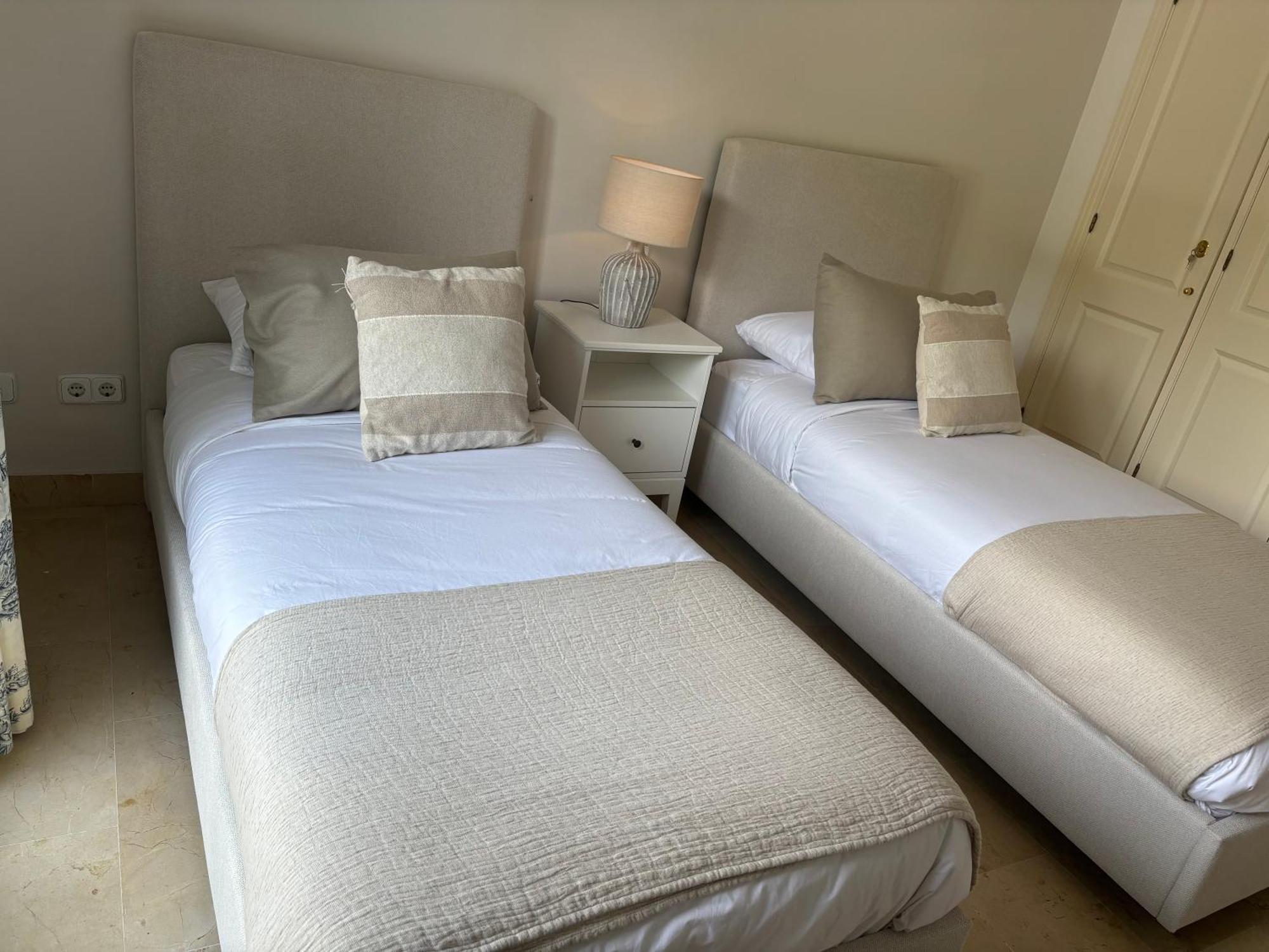 Apartment In El Presidente Beach Side New Golden Mile 에스테포나 외부 사진
