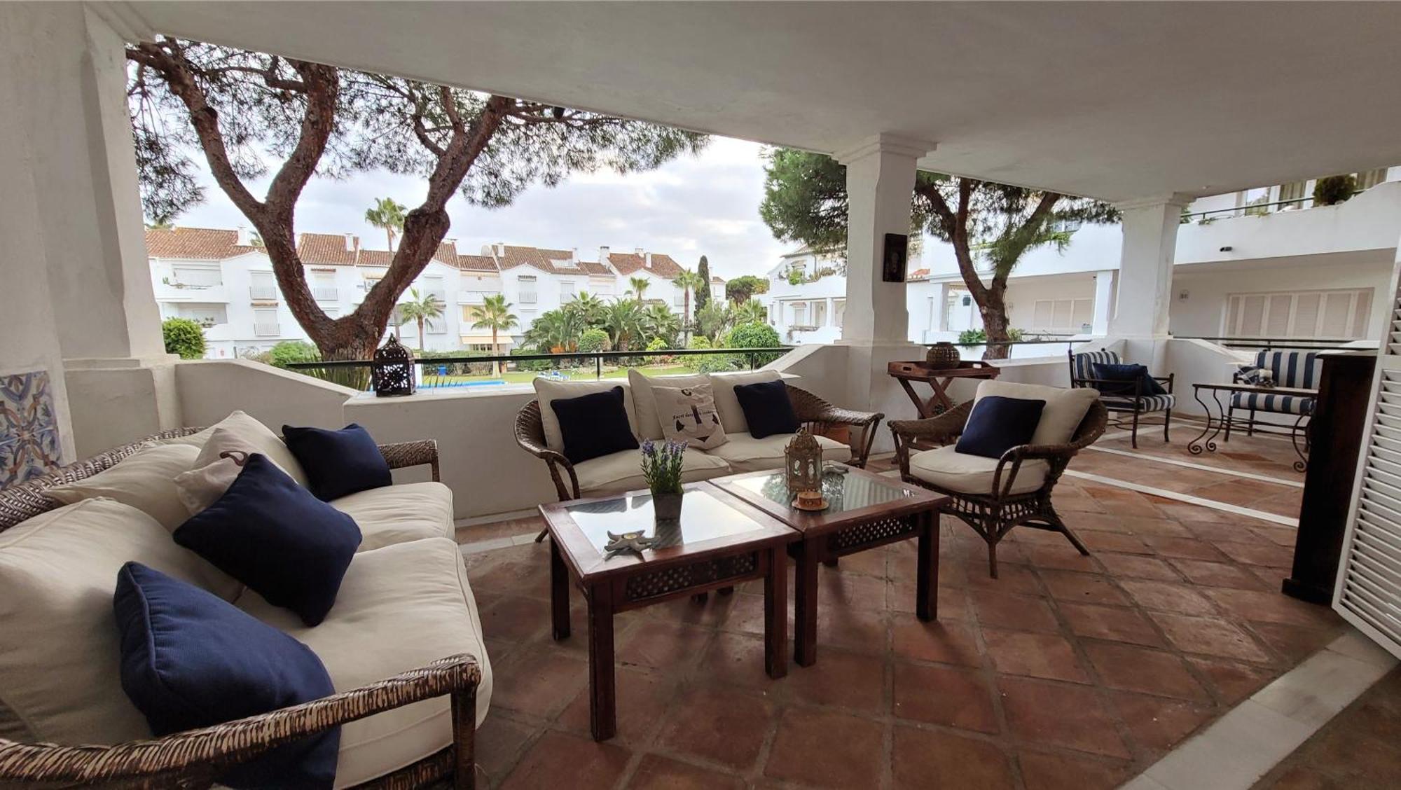 Apartment In El Presidente Beach Side New Golden Mile 에스테포나 외부 사진