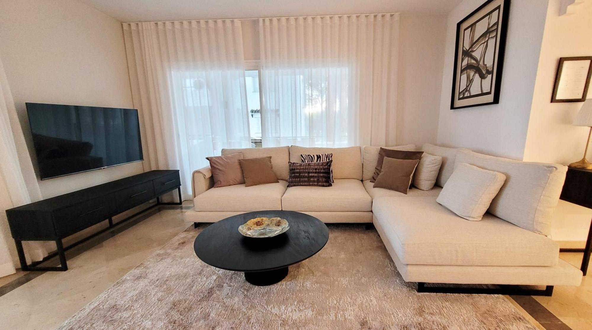 Apartment In El Presidente Beach Side New Golden Mile 에스테포나 외부 사진
