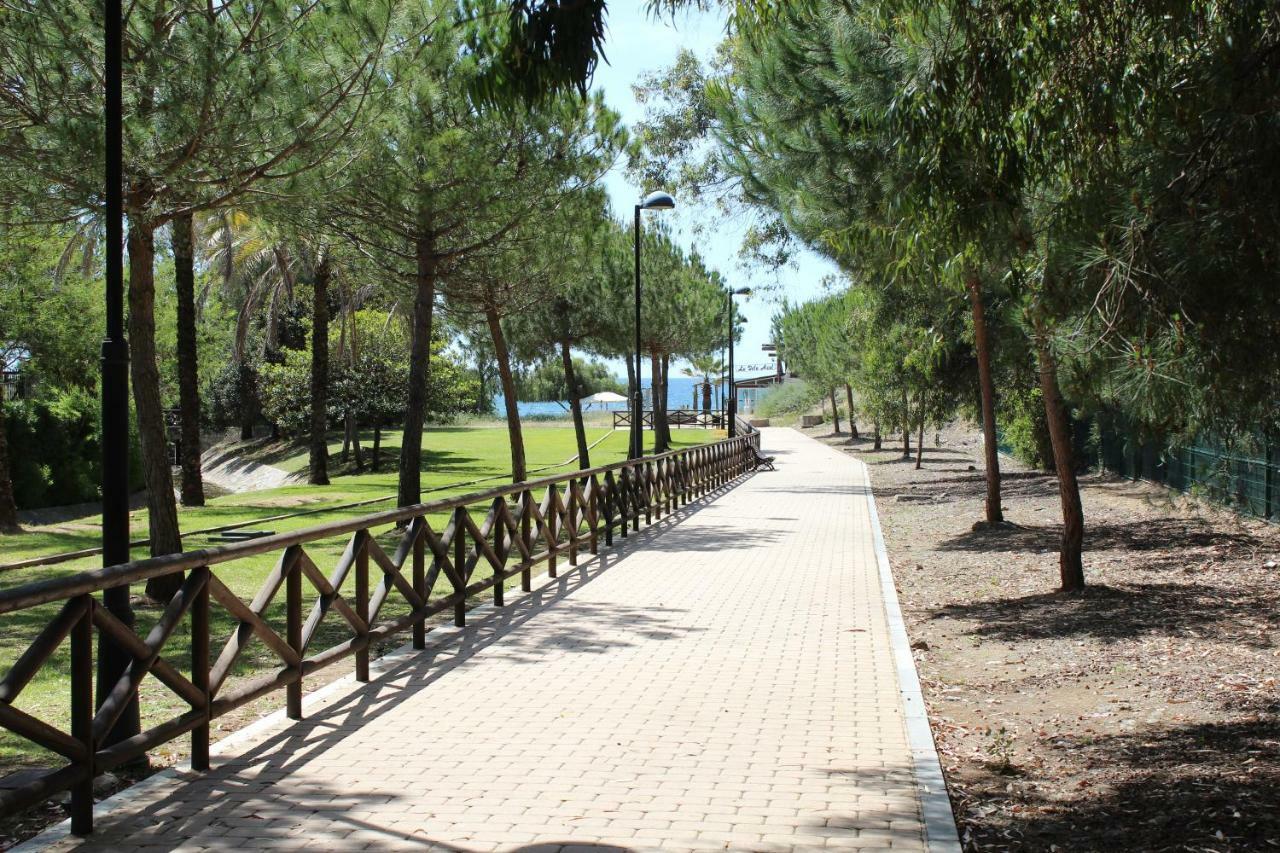 Apartment In El Presidente Beach Side New Golden Mile 에스테포나 외부 사진