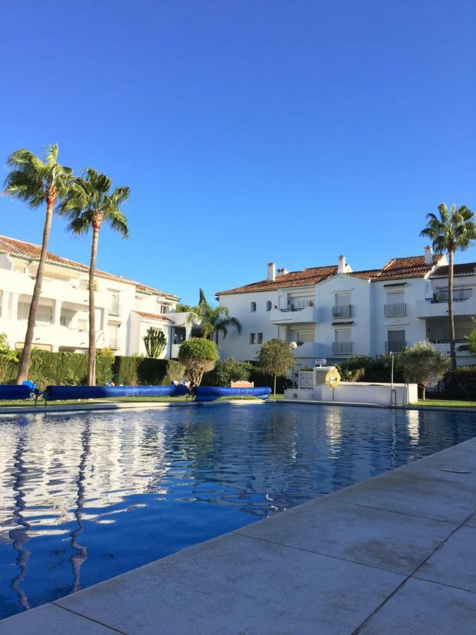 Apartment In El Presidente Beach Side New Golden Mile 에스테포나 외부 사진